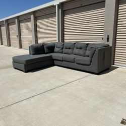 Beautiful Grey Sectional Couch (Delivery Available)