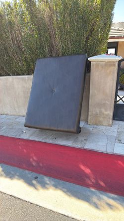 Free Large Brown Ottoman And 4 Pots