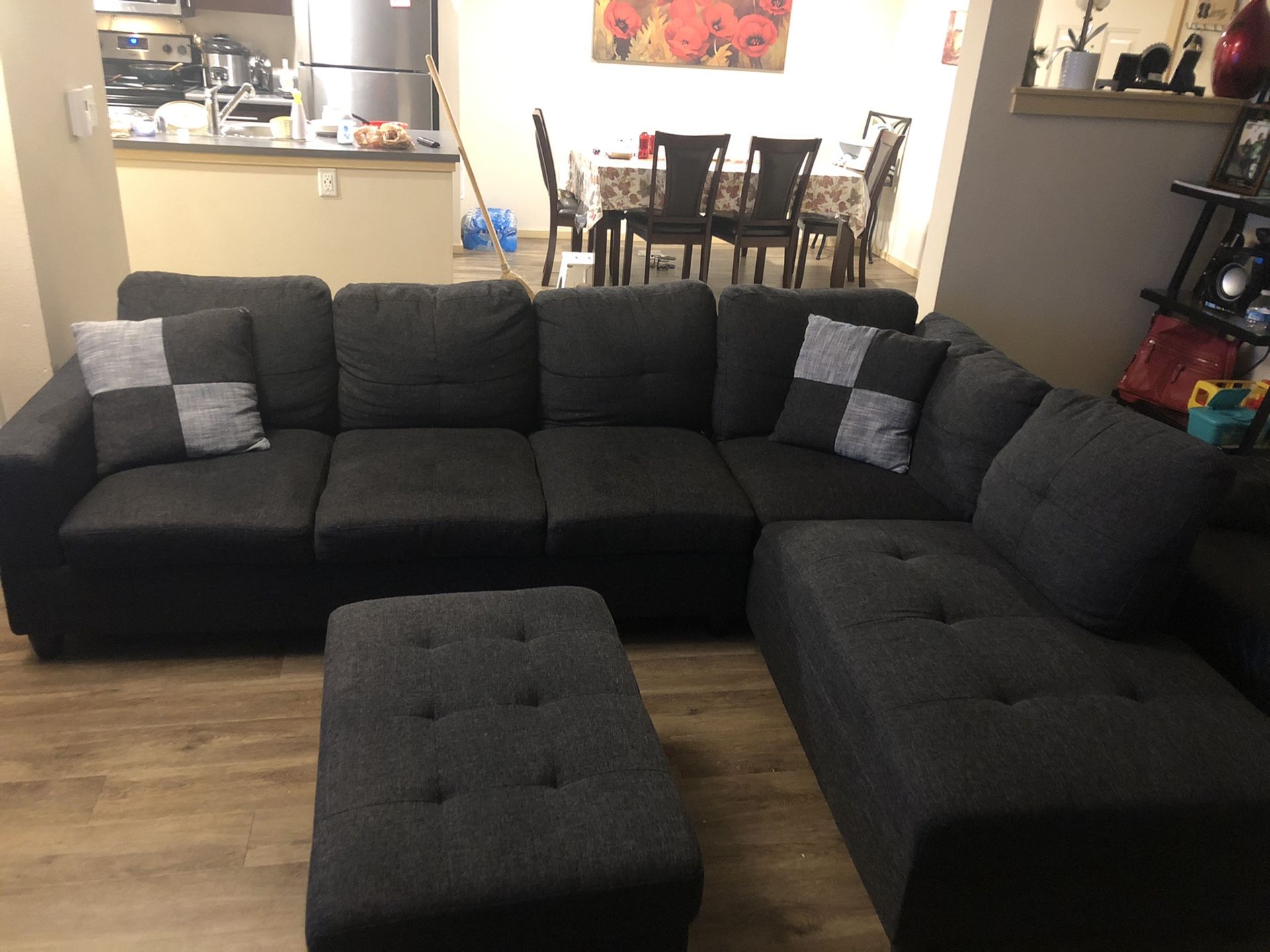 Sectionals couch with storage ottoman