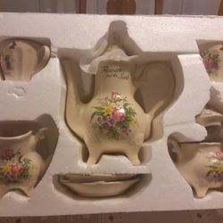 COUNTRY Garden TEA Set VINTAGE STILL in The Box REALLY NEAT