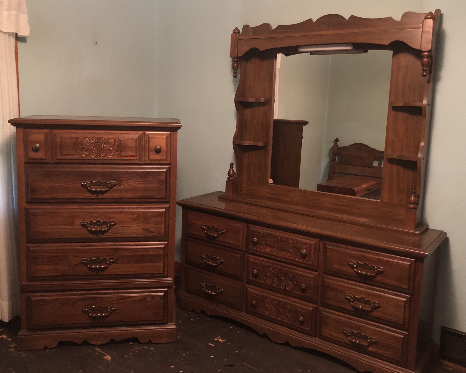 Mfg: Lehigh Cement Company Marianna, FL. Beautiful Oak King Bedroom set, well cared for with no scratches on any of these pieces. Also, will throw