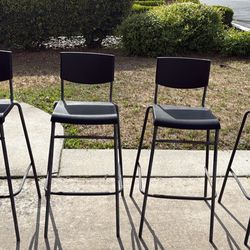 Set of 4 Plastic and Metal Barstools