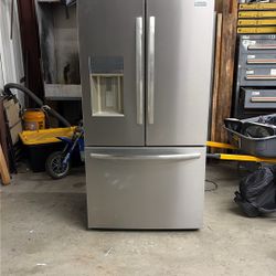 Refrigerator 
