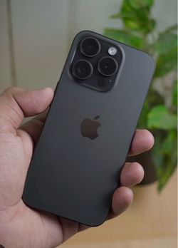 UNLOCKED iPhone 15 Pro Max 512gb