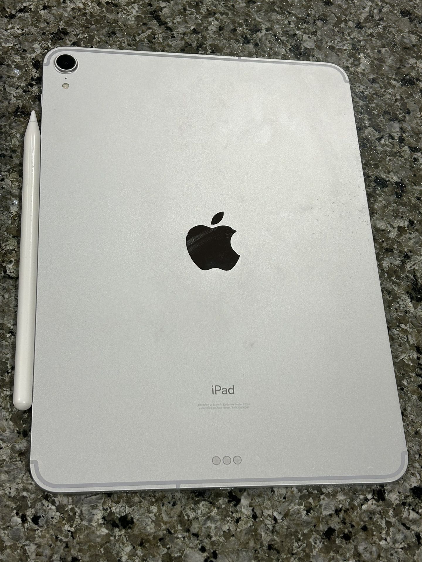 iPad Pro 11 Inch OneTB WIFI PLUS CELLULAR WITH CASE AND SECOND GEN PENCIL