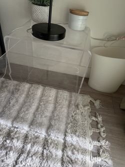 3 acrylic nesting tables