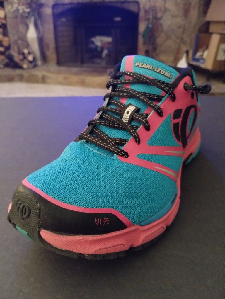 (Size 8) Like New, Women's Pearl Izumi Kissaki 2.0 women's running shoes.
Worn a couple of times, practically like new. Prices in stores and online ra