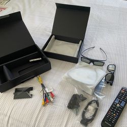 Samsung SmartTV Accessory Kit 4 HD 3D Active Glasses SSG-5100GB Remote
