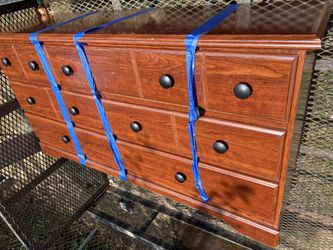 6 Drawer dresser with Mirror in Great Condition 