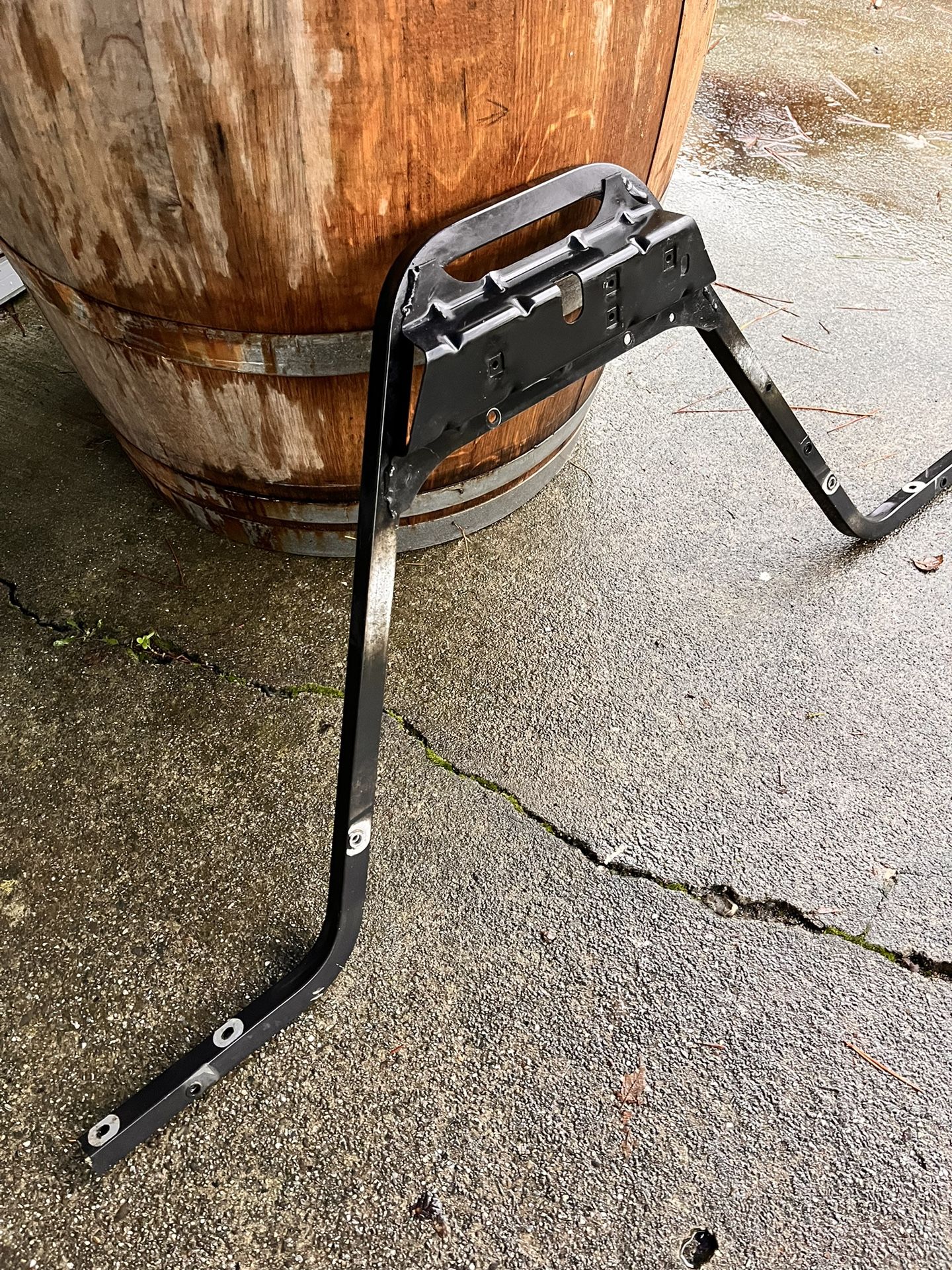 99-06 chevy/gmc radiator support center/hood latch