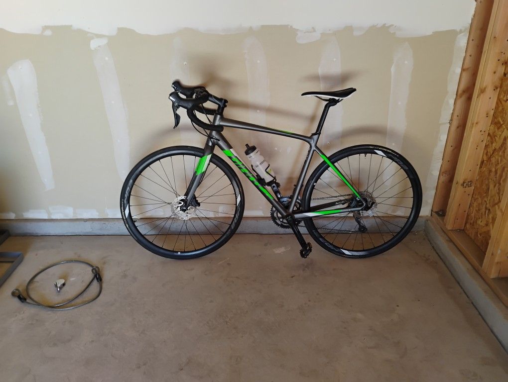 Giant SL 2021 Road Touring Bike , Medium Frame , Shimano 105 Gears