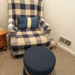 Gavigans Premium Arm Chair with Ottoman