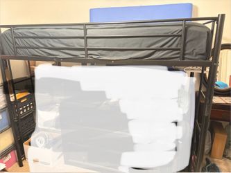 Loft bunk bed w/ mattress