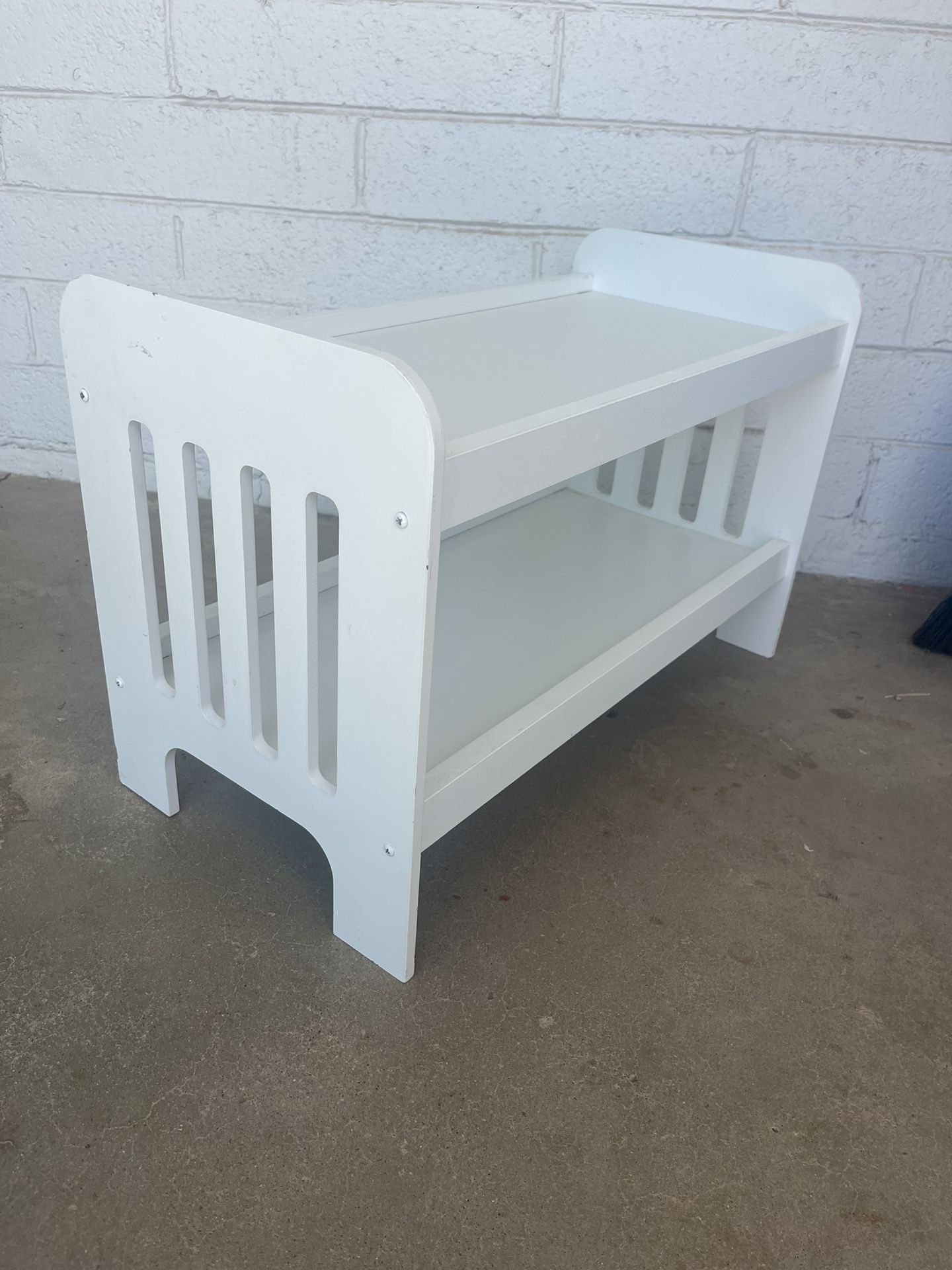 White Ladies Shoe Rack