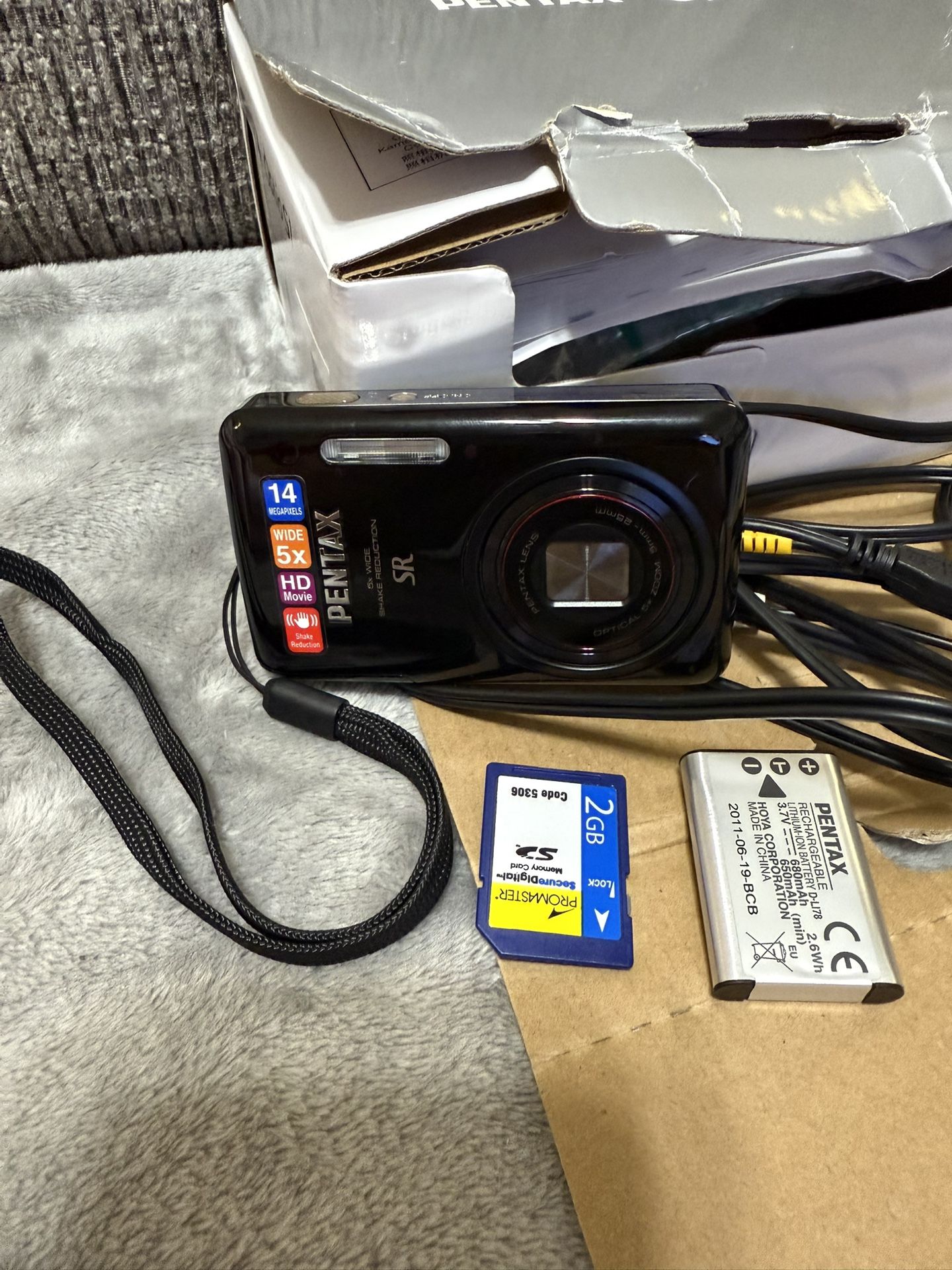 Pentax Optio S1 Sr Black with 2gb Still works great and like new