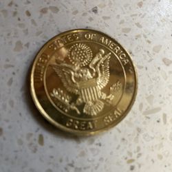 (JE18A) Vintage Commemorative Gold Coin 1983 The Year Of The Bible