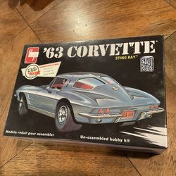 AMT Model Car 63 Corvette 1/25 Scale
