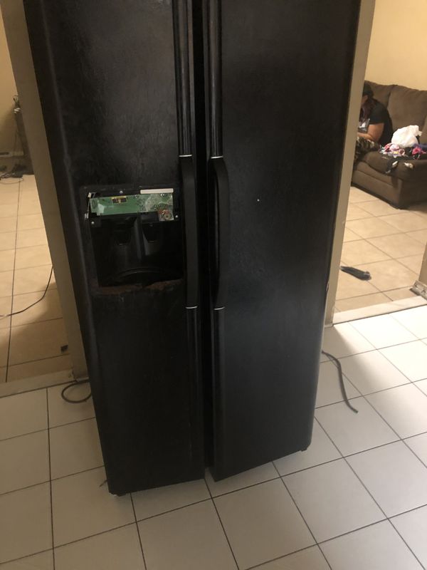 Two door refrigerator selling as is 60dollars for Sale in Gretna, LA