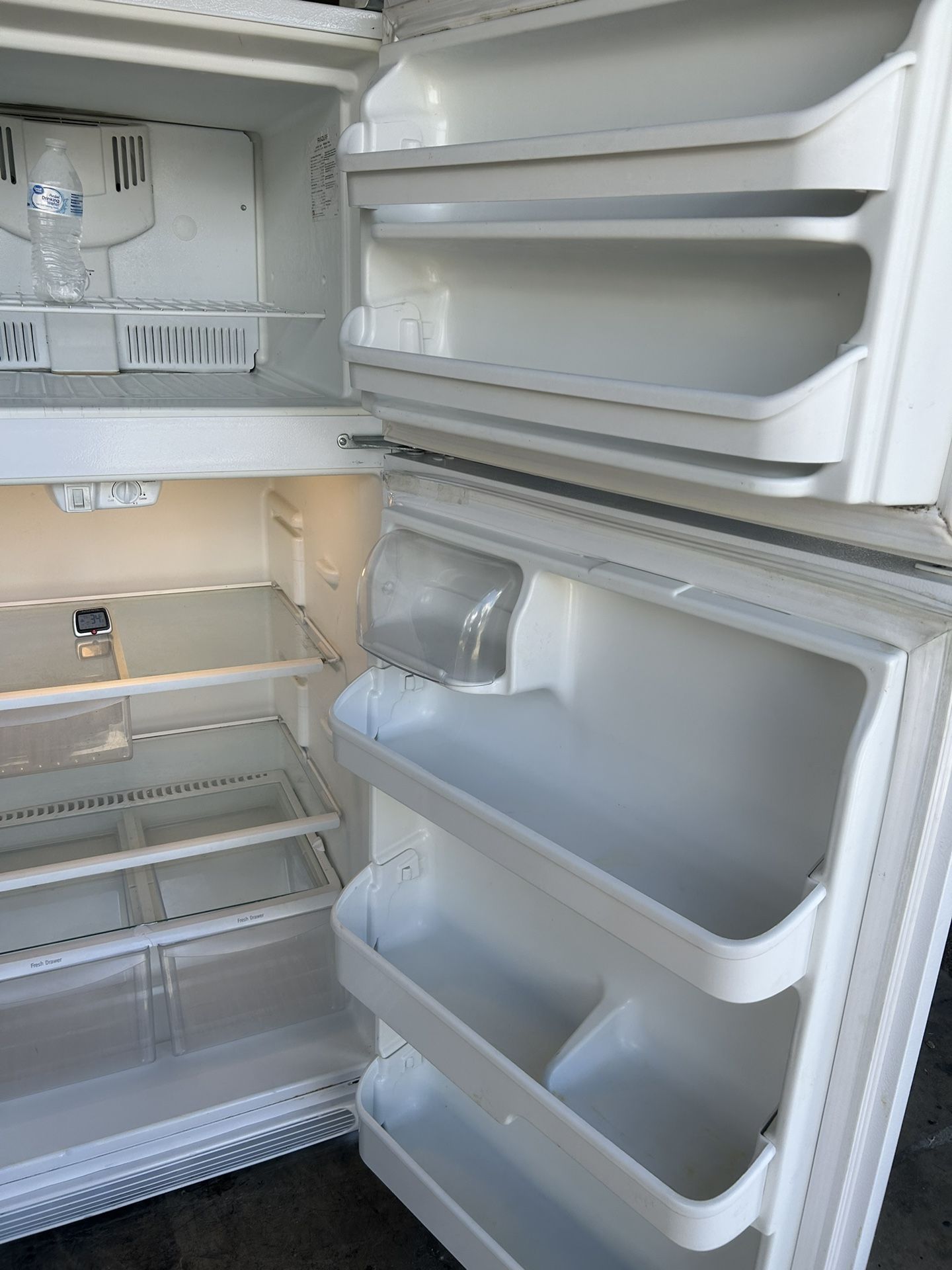 GREAT WORKING REFRIGERATOR FRIDGE CLEAN AND PLUGGED IN for Sale in Bakersfield, CA OfferUp