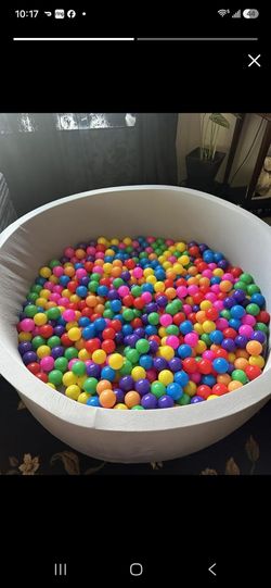 Kids Ball Pit with Multicolor Plastic Balls