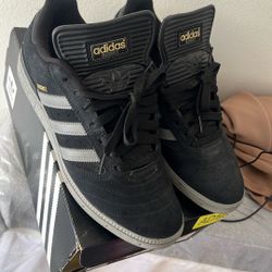 Men’s Adidas BUSENITZ Size 11