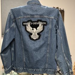 Men’s XLarge Signature Levi Stauss Denim Jacket with Large Embroidered Harley Emblem on Back
