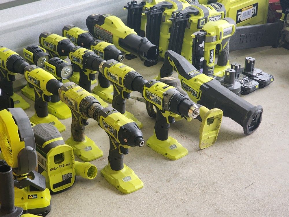 Dewalt And Milwaukee Tools