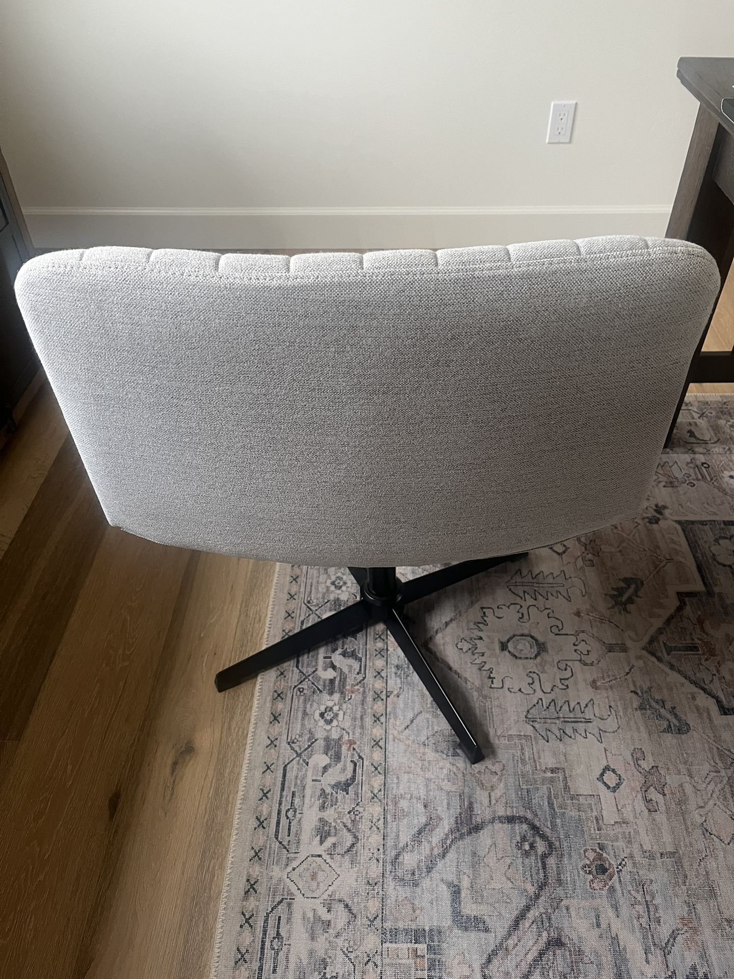 Super Comfy Upholstered Desk Chair