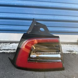 Tesla Model 3 2017 2018 2019 .. 2020 2021 2022 2023 Left Side Tail Light OEM