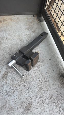 2” / 2.5” hitch vice for your pick up