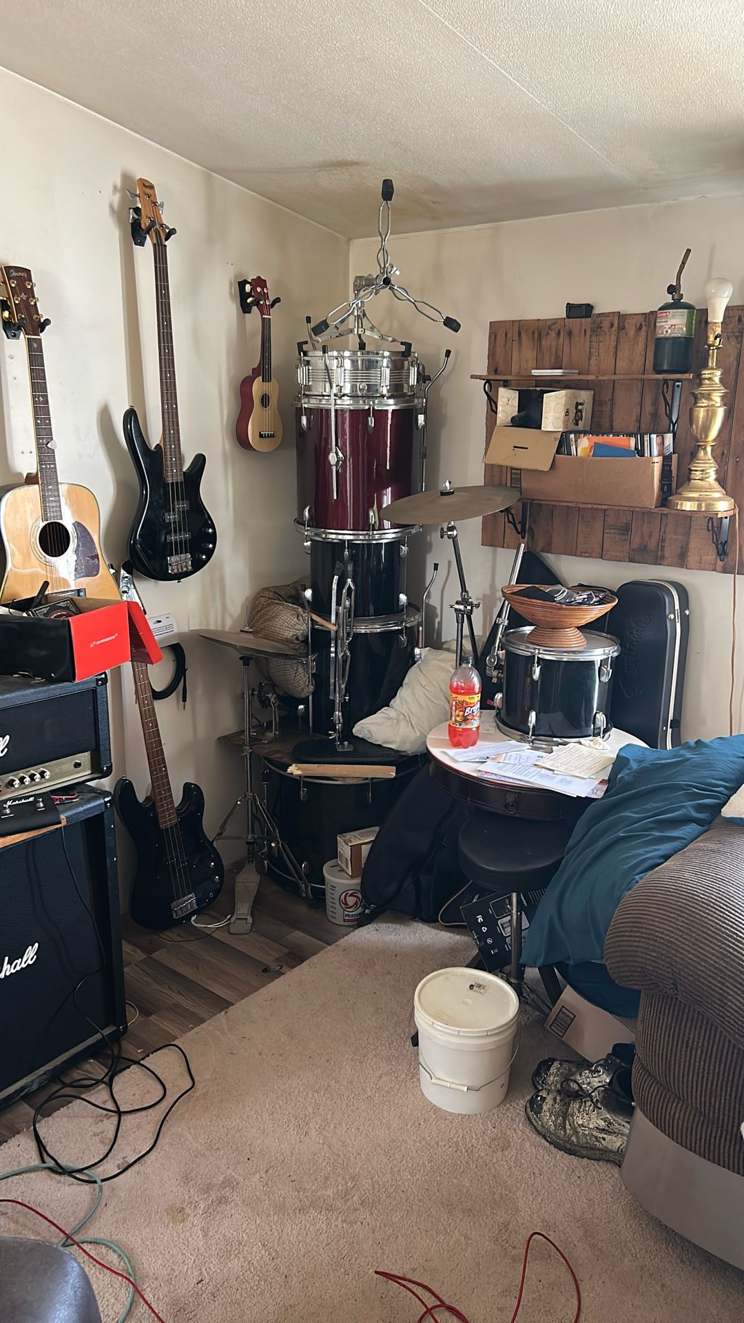 Complete drum set excellent condition extra drum