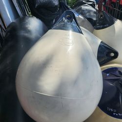 PO4033-008 Polyform A4 fender