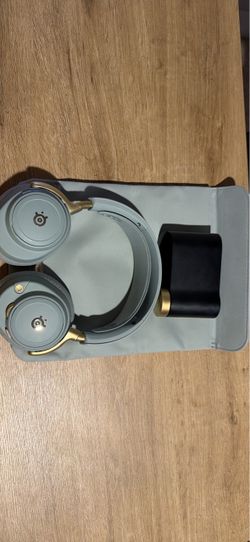 SteelSeries Arctis Nova Elite Wireless – Complete w/ GameHub & 2 Batteries – Like New