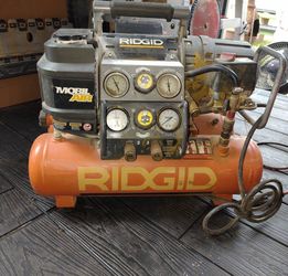 RIDGID Tri-Stack Compressor 5 Gal.