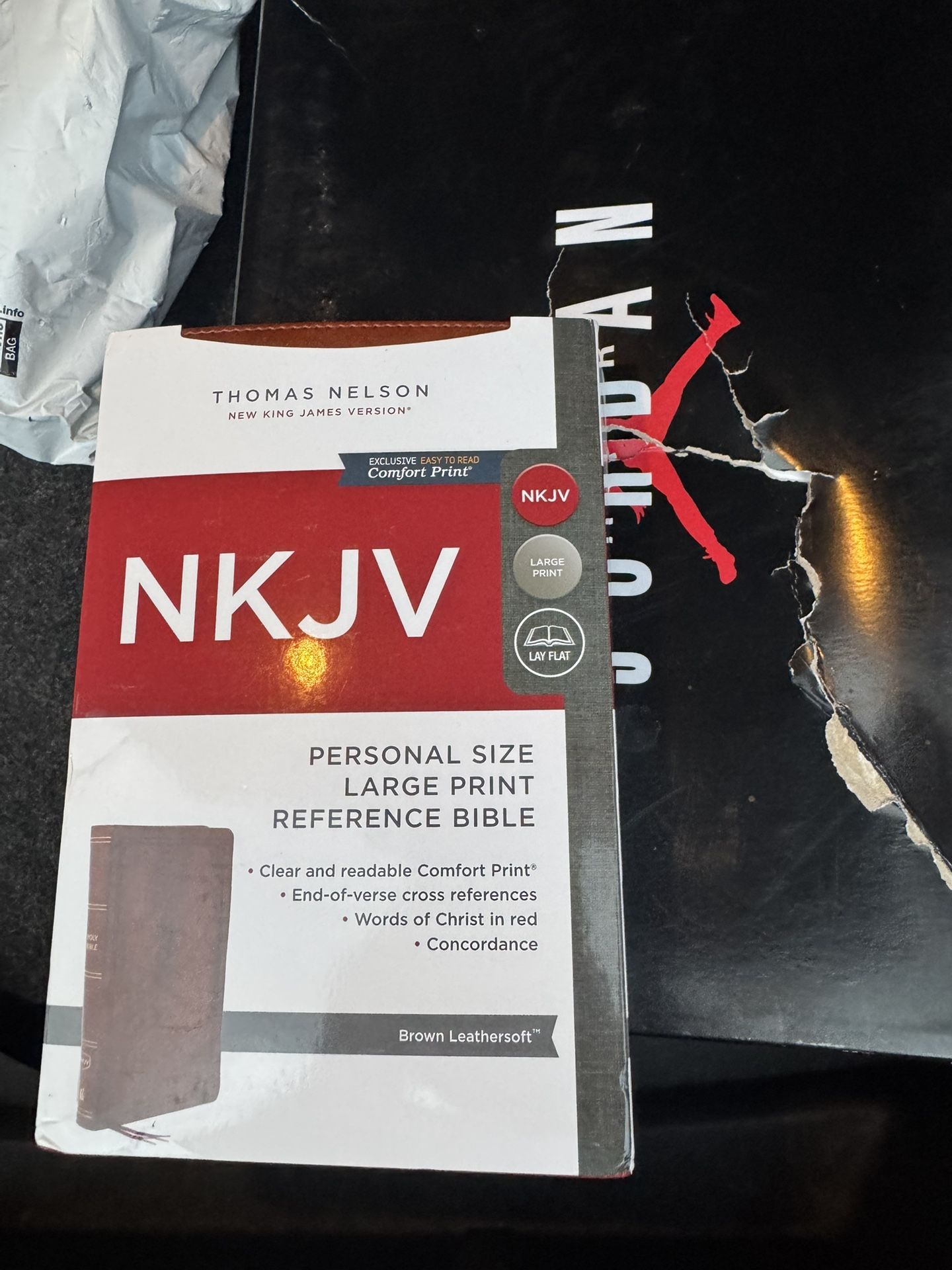 NKJV, End-of-Verse Reference Bible, Personal Size Large Print, Leathersoft, Brown, Red Letter, Comfort Print: Holy Bible, New King James Version