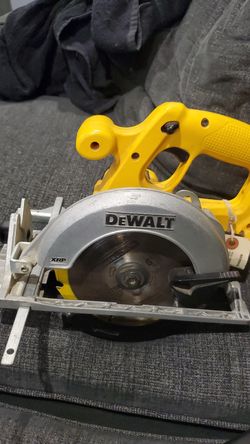 18v 6 1/2 inch cordless circular saw..battery not included