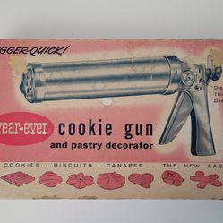 Vtg Wear-Ever Cookie Gun & Pastry Decorator Set in Original Box READ