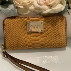 Michael Kors Wallet / Wristlet.Croc Embossed Leather