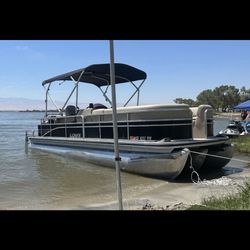 2014 Lowe SS210 Pontoon/tritoon Boat