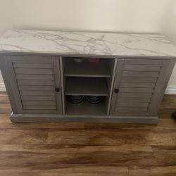 Entertainment center