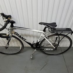 2010 GIANT Defy 3 Road Bike Bicycle