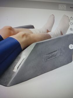 Double leg elevation pillow