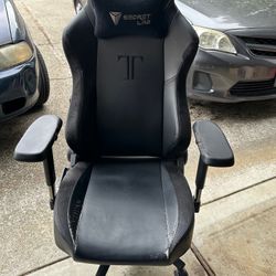 Secret Lab Titan Chair Recliner - Black - Leather