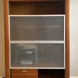 Hutch Used For Office Equipment, Printer, Books And Storage For CD’s. 