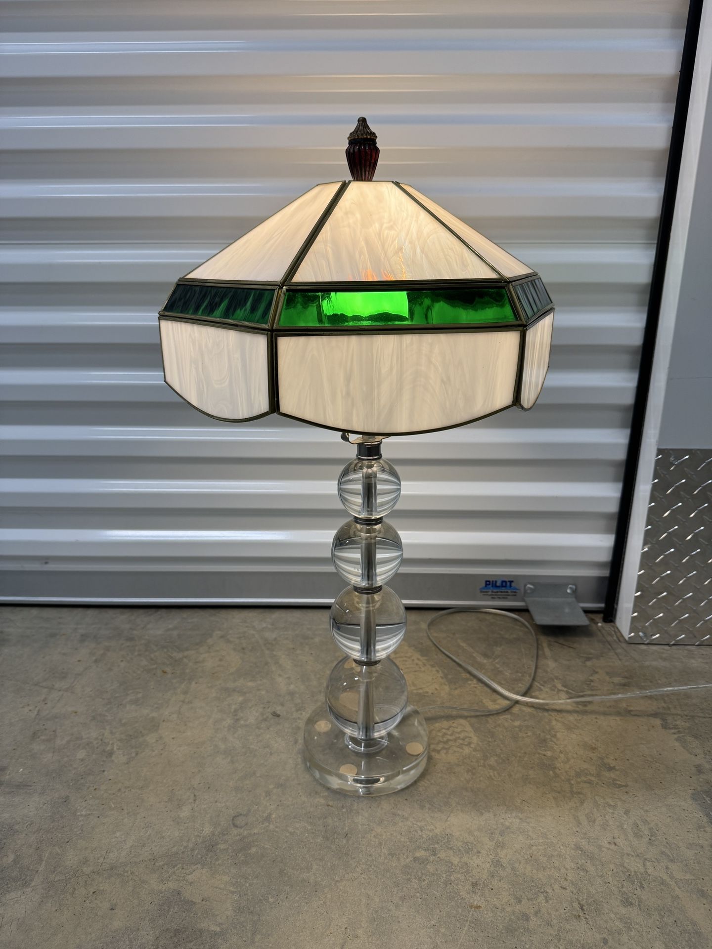 Tiffany Style White/Green Stained Glass Table Lamp