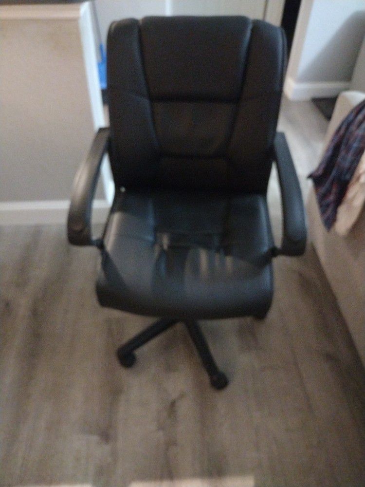 Office Chair In A Very Good Condition Like New