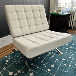 Barcelona Style Chair — FREE