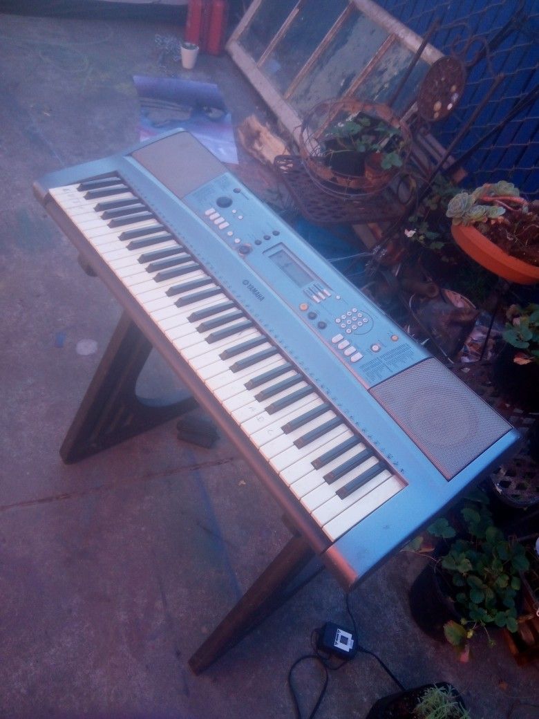 Yamaha Portatone Electric Keyboard