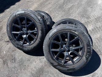 Universal black wheels & tires 17s