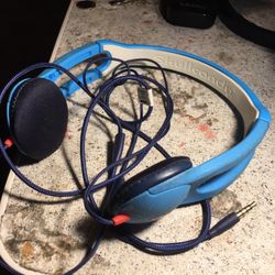 blue plug in headphones